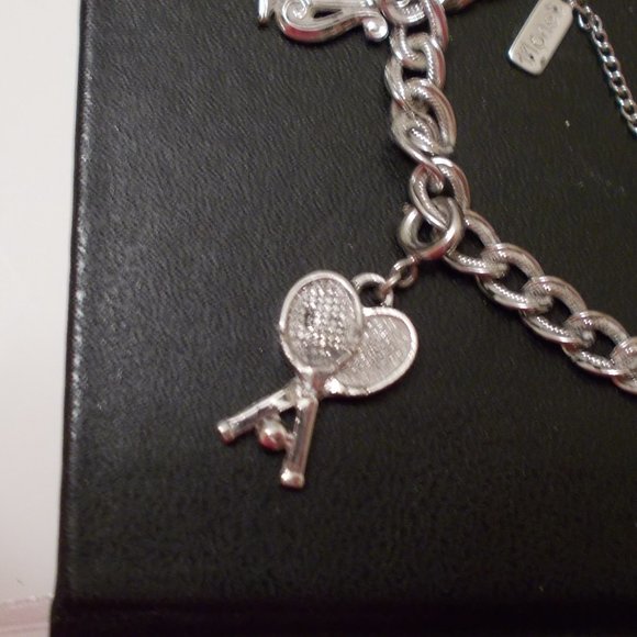 VTG 60s. MONET Silver Ton Women's Bracelet with 4 Charms Size 7" - Picture 2 of 13